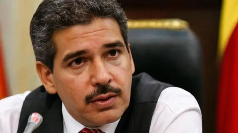 ¿Hay algó que te gustaría describir con un término imparcial sobre política en Venezuela?